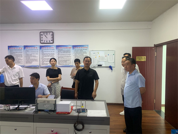 9月14日，副縣長(zhǎng)徐涌駟赴公交公司開展中秋、國(guó)慶節(jié)前安全生產(chǎn)檢查指導(dǎo)，集團(tuán)葉總、交運(yùn)局馮局、運(yùn)管服務(wù)中心胡主任陪同1。.jpg