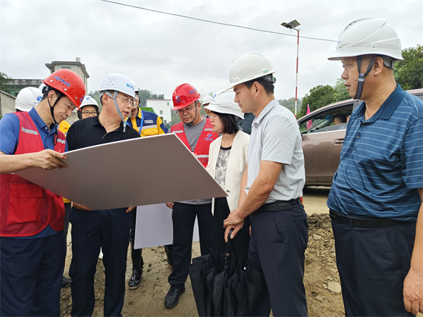 9月19日，江市長(zhǎng)調(diào)研歙縣段防洪治理項(xiàng)目。.jpg