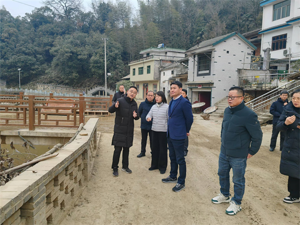 1月7日，江卓琪副市長帶隊督查賢源河災(zāi)后治理事宜。.jpg
