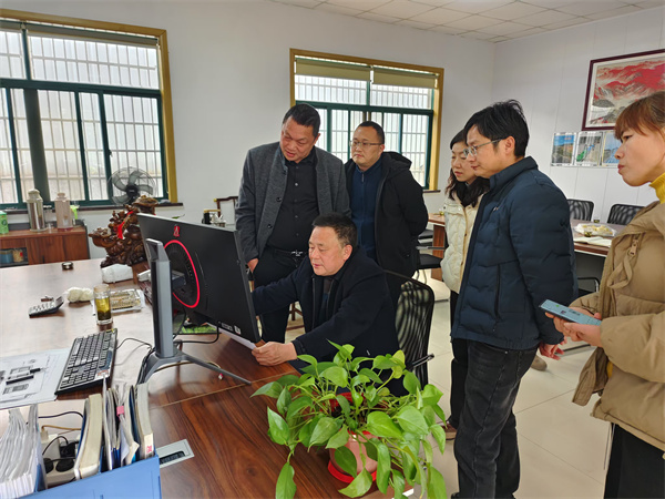 1月21日，洪董率隊(duì)赴浙江諸暨市共創(chuàng)游樂沒施工程有限公司考察調(diào)研。.jpg