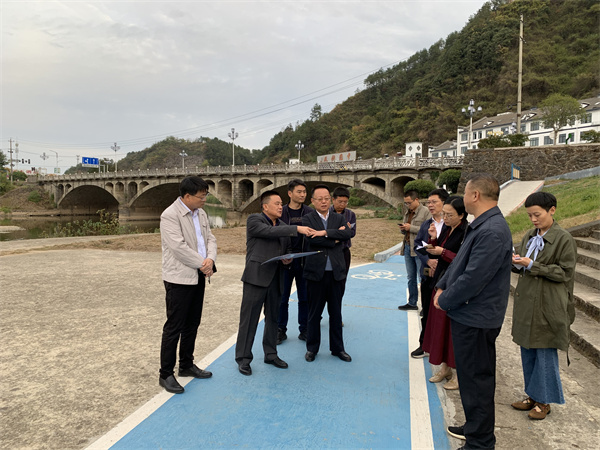 10月25日，縣委書記汪凱調(diào)研豐樂(lè)河濱江公園項(xiàng)目.jpg