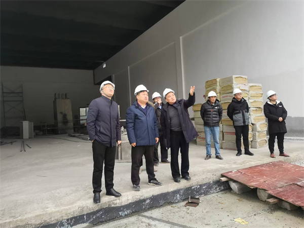 12月4日，程書(shū)記查看湖田山項(xiàng)目建設(shè)進(jìn)展情況，洪董，余總陪同。.jpg