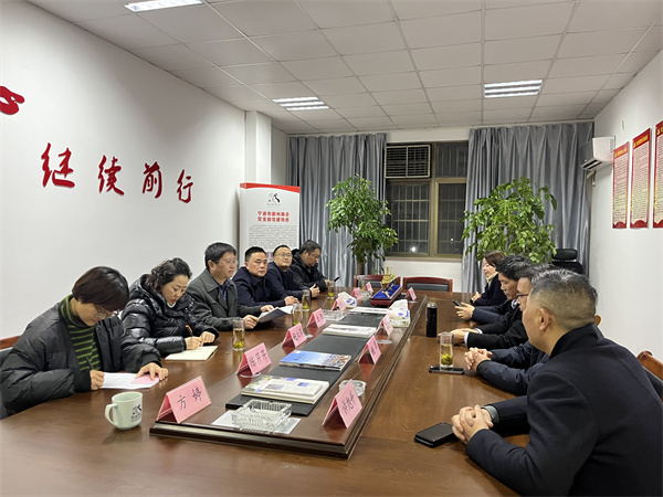 12月29日，詹縣長(zhǎng)帶隊(duì)走訪(fǎng)寧波市徽州商會(huì)，洪董，余總陪同走訪(fǎng).jpg
