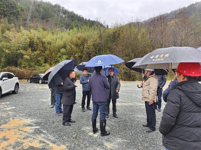 2月21日，汪凱書記一行調(diào)研防洪項目開工儀式現(xiàn)場，洪董、張總陪同調(diào)研.jpg